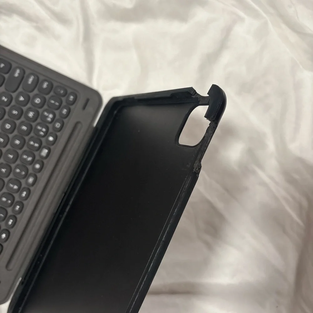 ZAGG Slim Book Go Black Keyboard Case for 11-inch iPad Pro